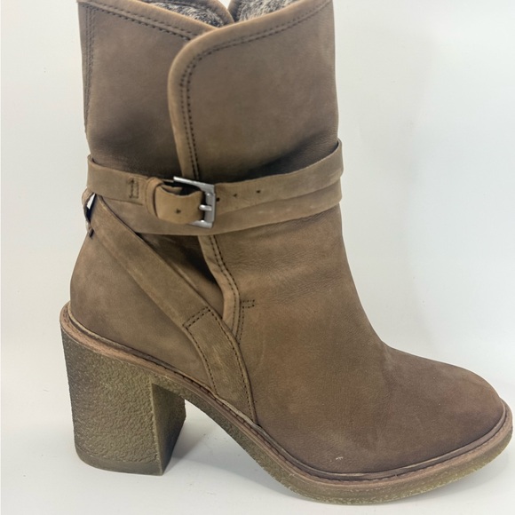 Women’s Size 8.5 Taupe Leather Block Heel Ankle Boots Buckle Strap - Picture 3 of 13